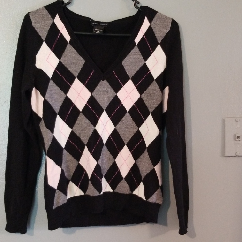 New york &company pullover
